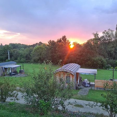 Les Milles Bottes Et Ses Roulottes Villa Encausse-les-Thermes Екстериор снимка