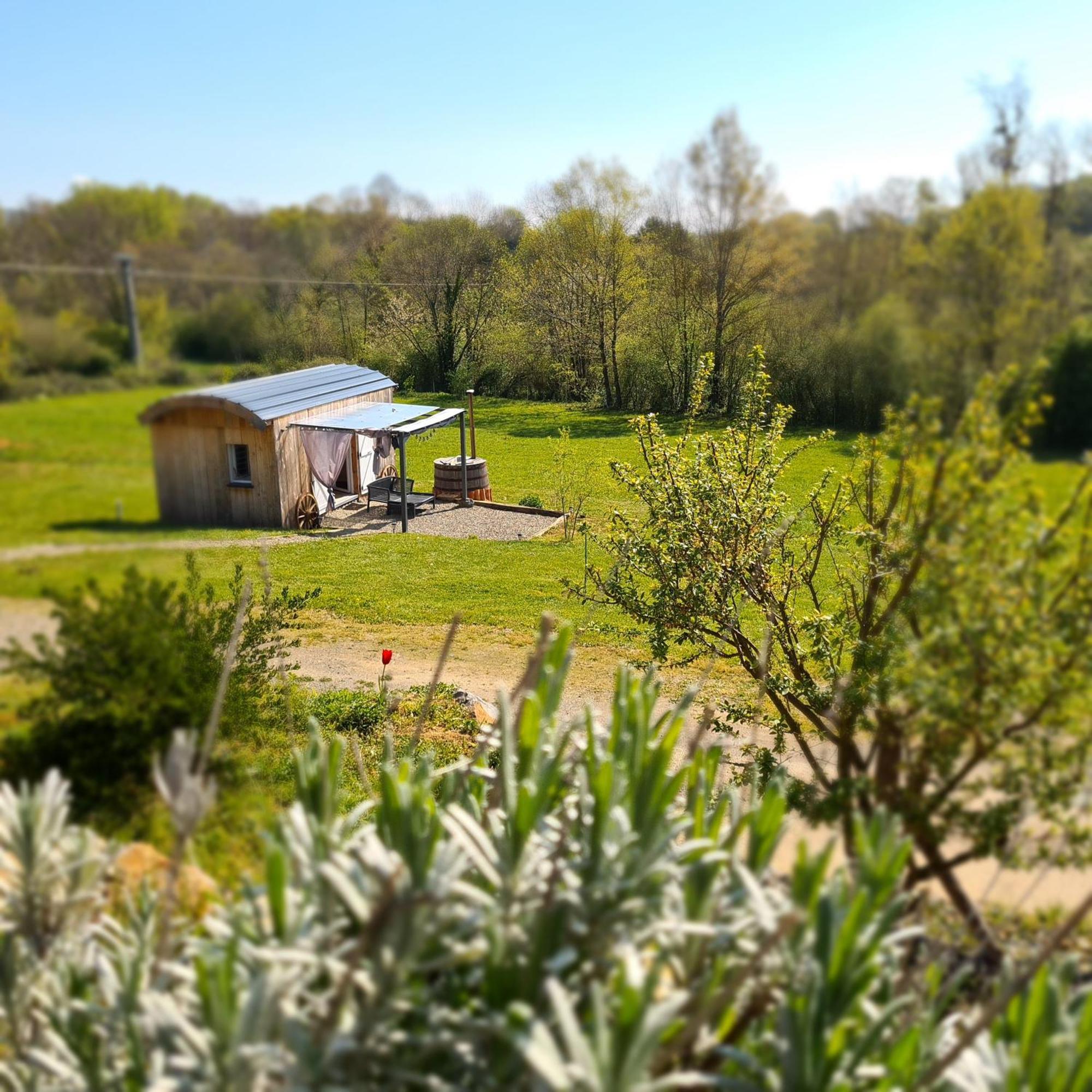 Les Milles Bottes Et Ses Roulottes Villa Encausse-les-Thermes Екстериор снимка
